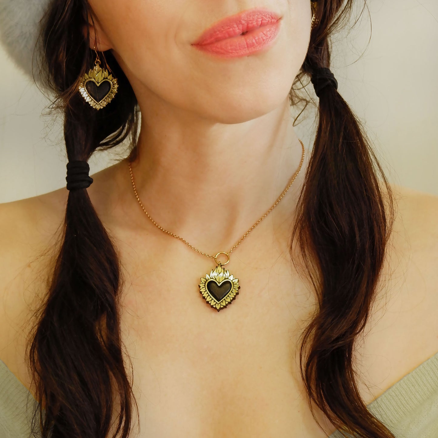 FLAMING HEART . Ring pendant