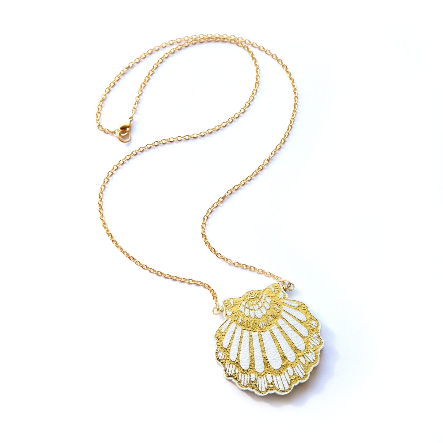 FAN CLAM SHELL . pendant