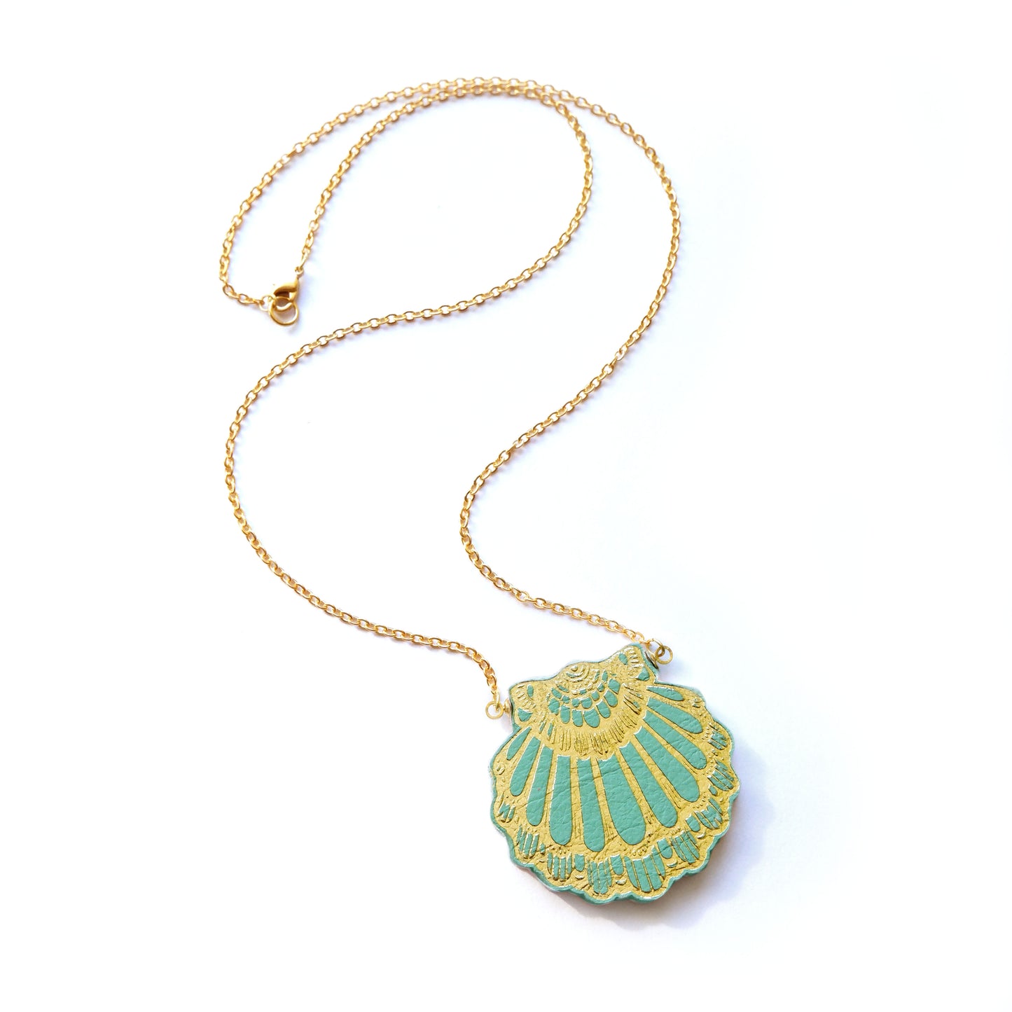 FAN CLAM SHELL . pendant