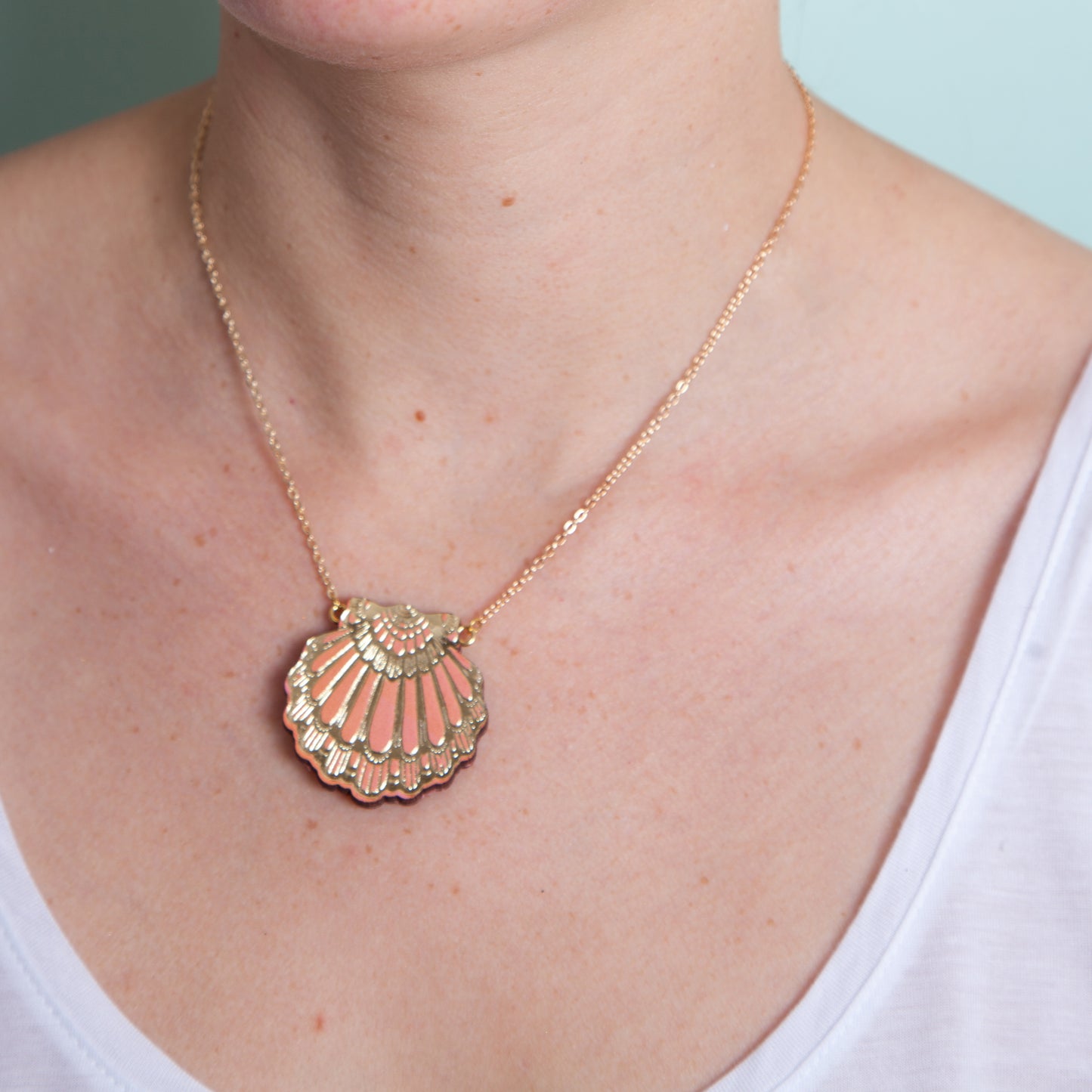 FAN CLAM SHELL . pendant