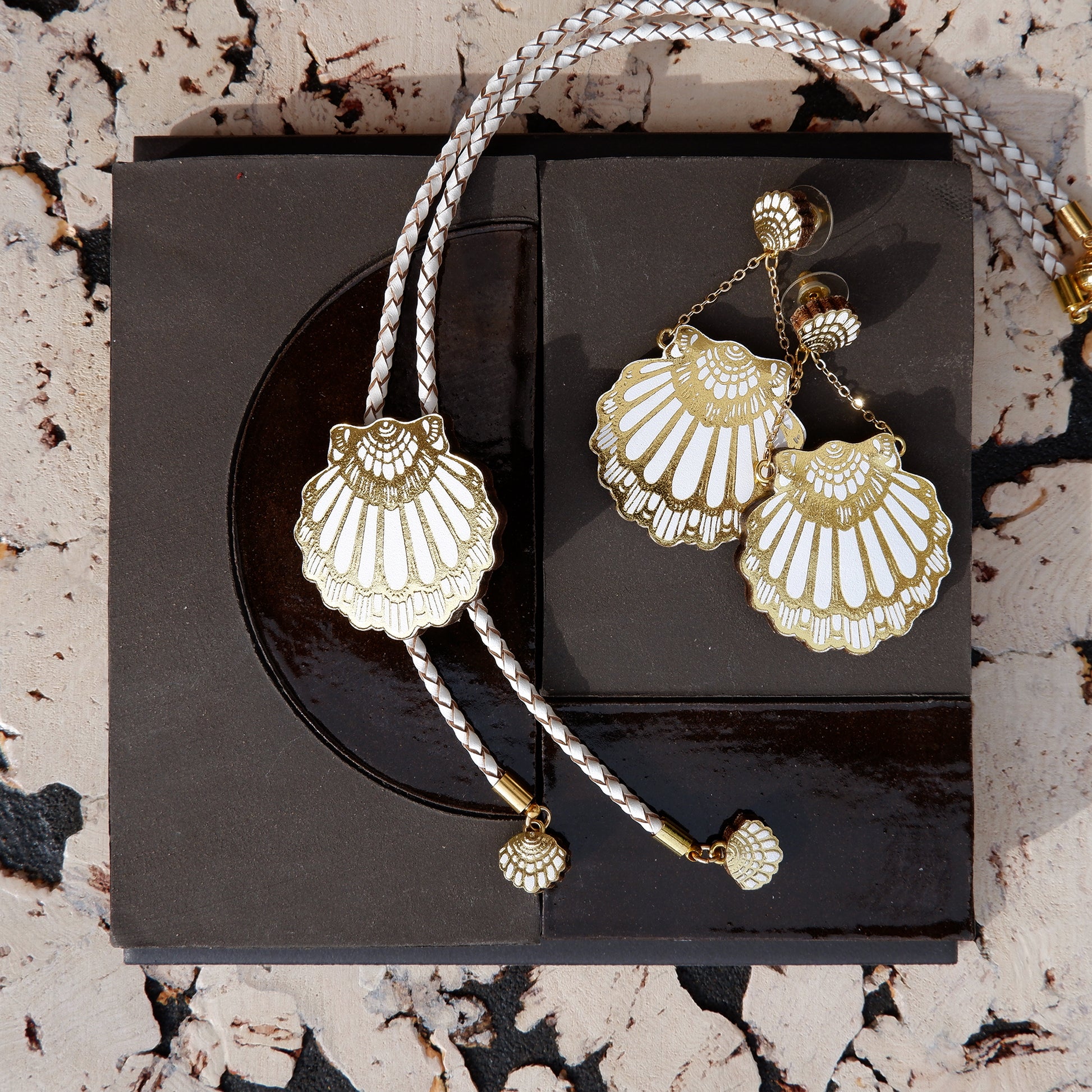 white leather shell bolo necklace & matching earrings
