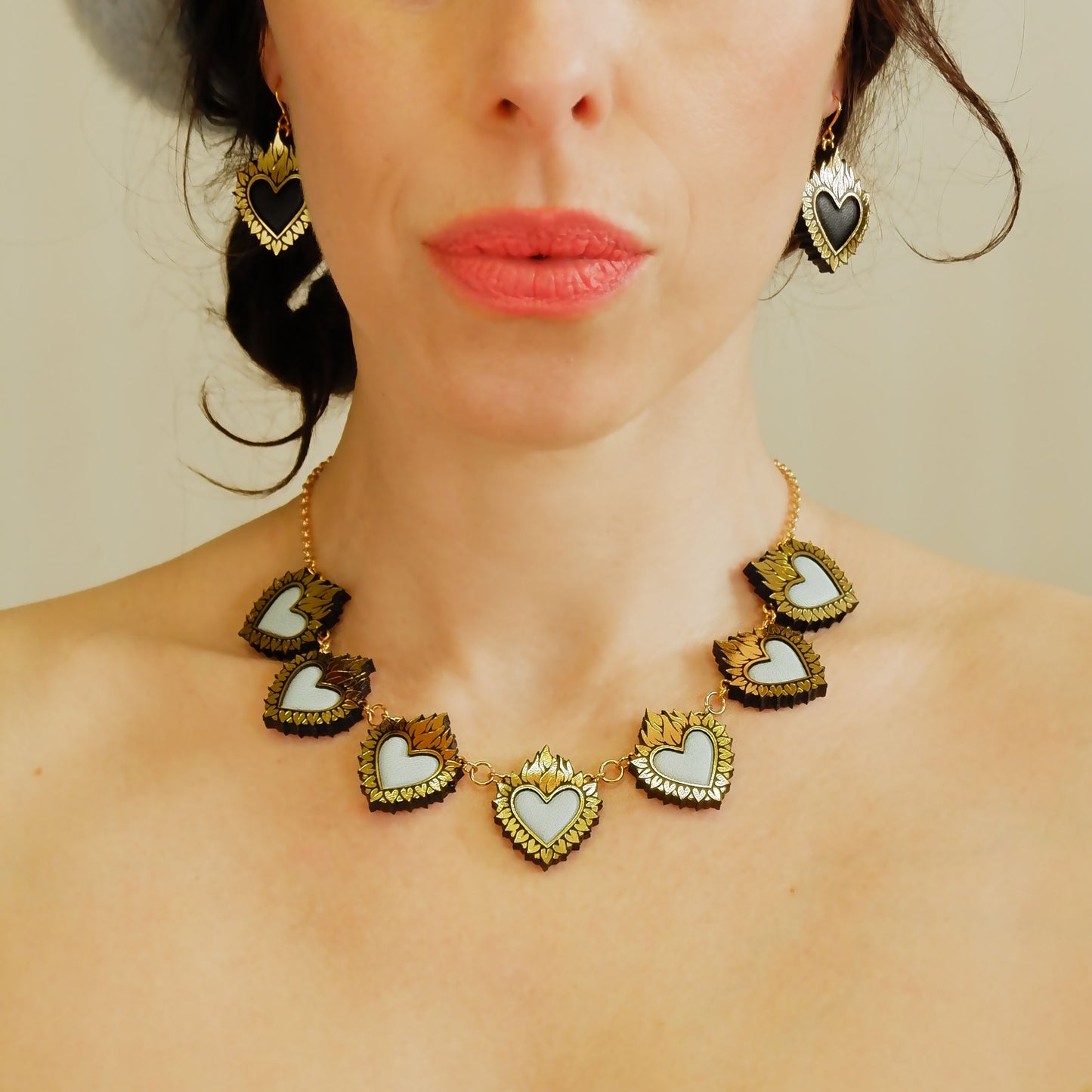 FLAMING HEART  .  collar necklace