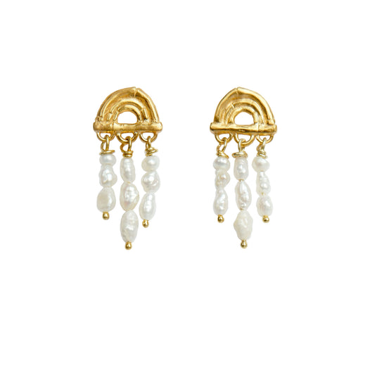 small stud earring in Gold Vermeil, featuring a triple arch of bamboo, hung with short strings of freshwater pearls.