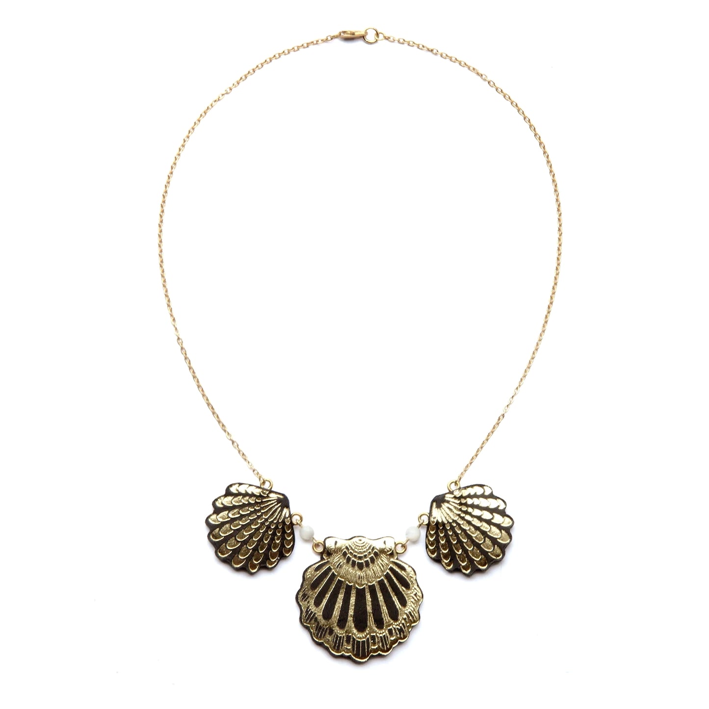 SEA SHELL TRIO . necklace