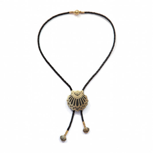 leather shell bolo necklace in black