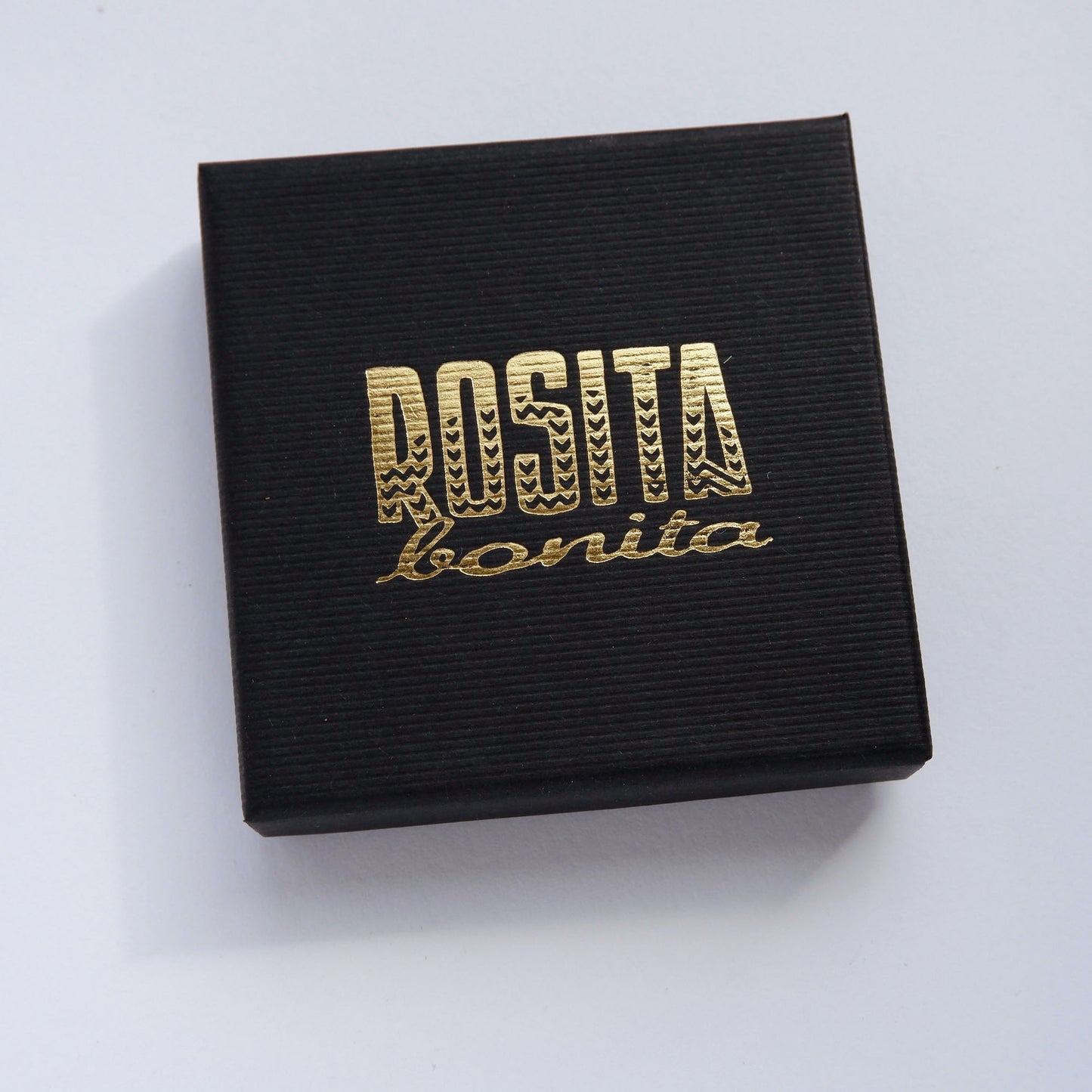 black carboard gift box with Rosita Bonita Logo printed in Gold