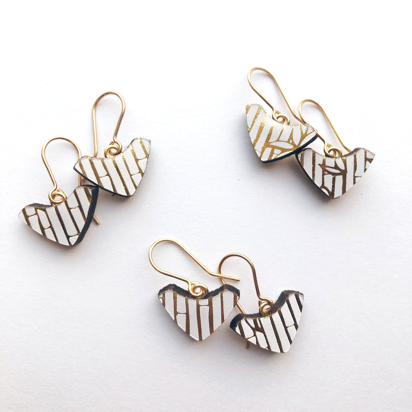 white & gold printed leather arc hook earrings pairs