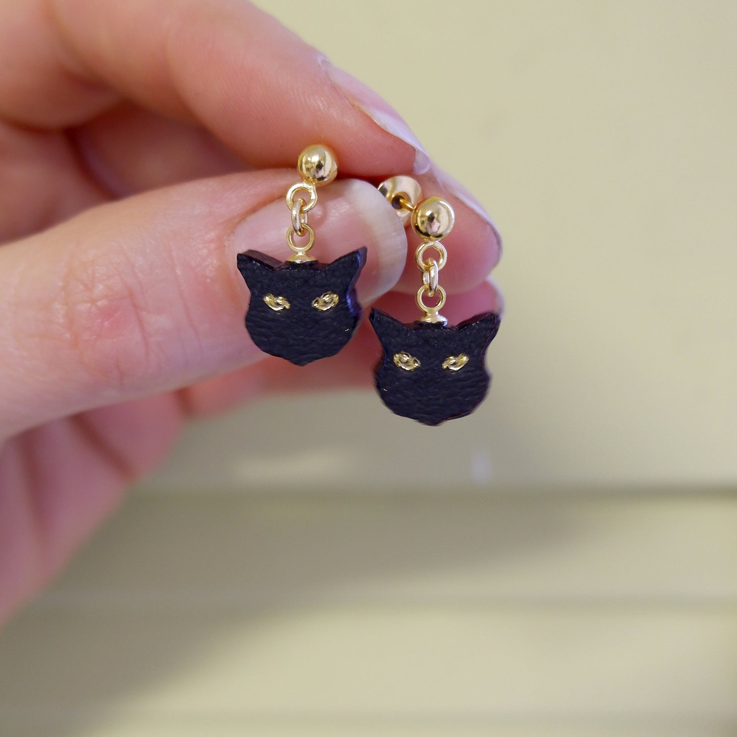 little black cat head charm stud earrings